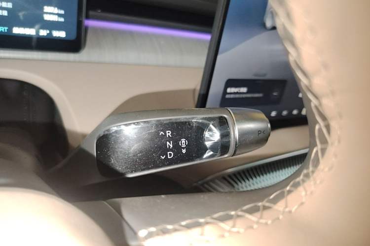 Used XPeng X9 2026 Model—Range-Extended Version 1602 Max Gear Lever