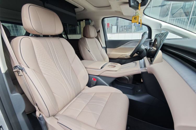 Used XPeng X9 2026 Model—Range-Extended Version 1602 Ultra Interior 7