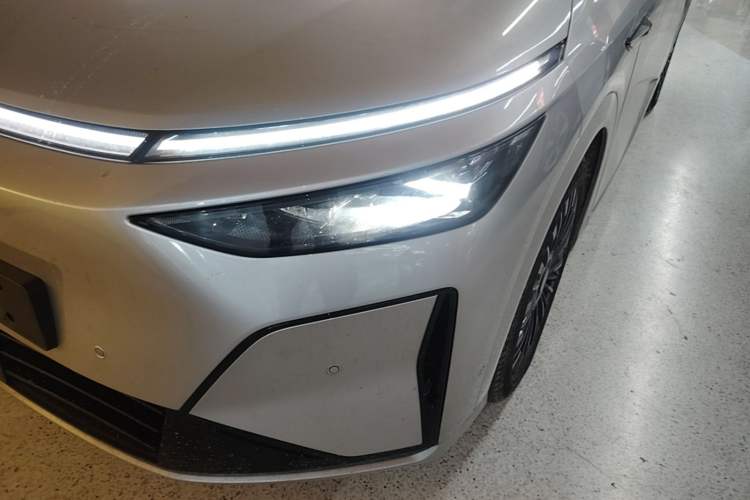 Used XPeng X9 2026 Model—Range-Extended Version 1602 Max Left Front Headlight