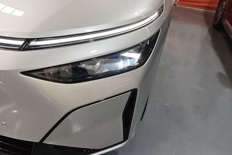 Used XPeng X9 2026 Model—Range-Extended Version 1602 Ultra Left Front Headlight