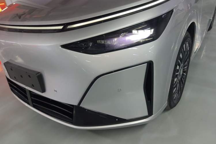 Used XPeng X9 2026 Model—Range-Extended Version 1602 Max Left Front Headlight