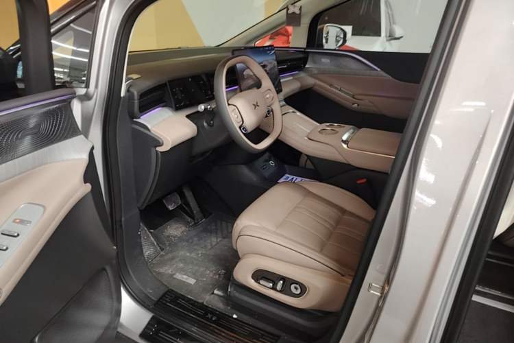 Used XPeng X9 2026 Model—Range-Extended Version 1602 Max Left Front Seat
