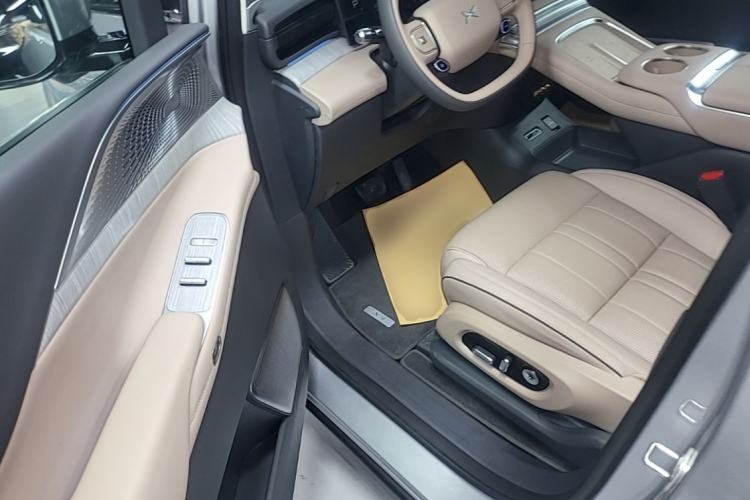 Used XPeng X9 2026 Model—Range-Extended Version 1602 Ultra Left Front Seat