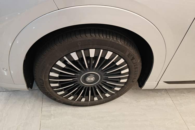 Used XPeng X9 2026 Model—Range-Extended Version 1602 Ultra Left Front Wheel Hub