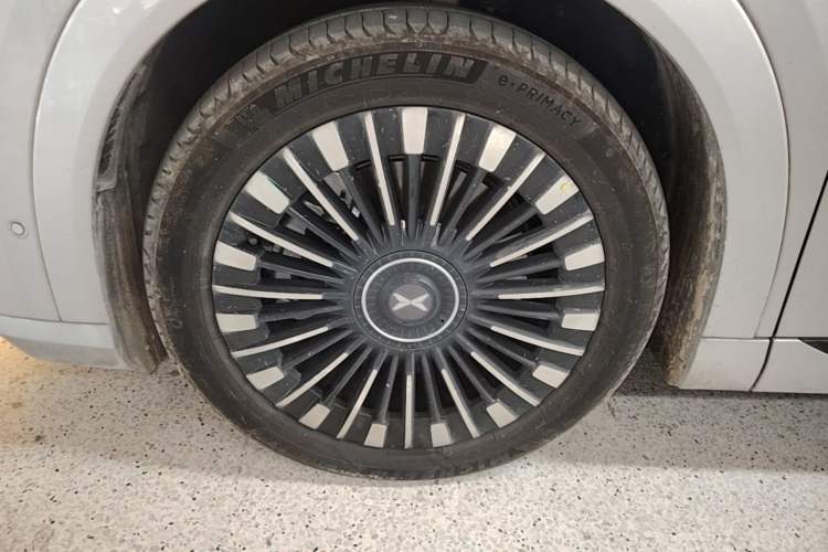Used XPeng X9 2026 Model—Range-Extended Version 1602 Max Left Front Wheel Hub