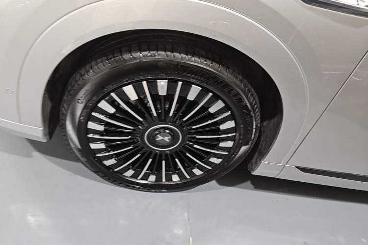 Used XPeng X9 2026 Model—Range-Extended Version 1602 Ultra Left Front Wheel Hub