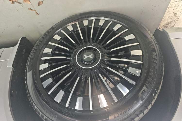 Used XPeng X9 2026 Model—Range-Extended Version 1602 Ultra Left Front Wheel Hub