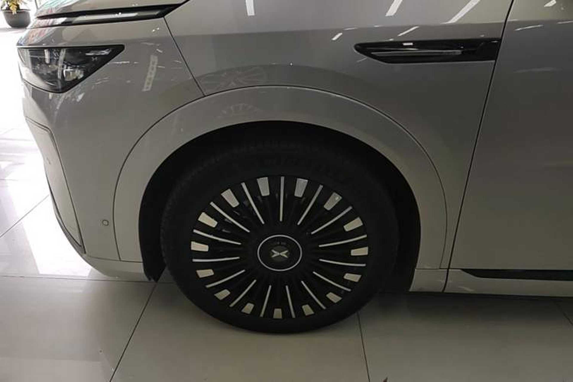 Used XPeng X9 2026 Model—Range-Extended Version 1602 Ultra Left Front Wheel Hub