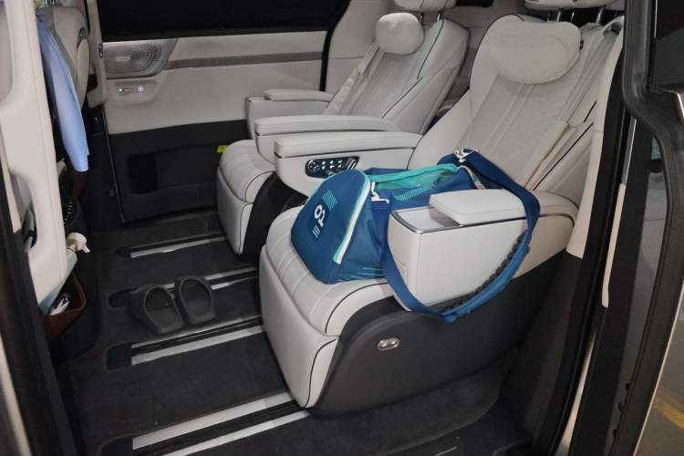 Used XPeng X9 2026 Model—Range-Extended Version 1602 Max Left Rear Seat