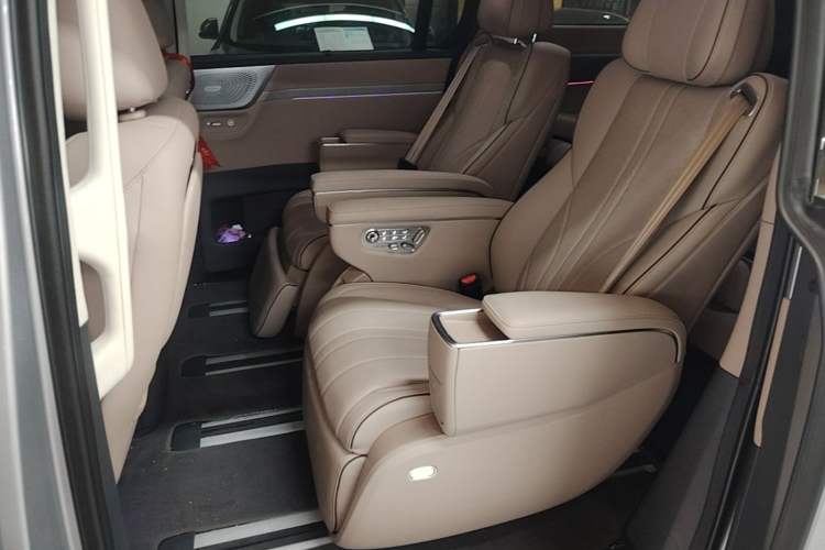Used XPeng X9 2026 Model—Range-Extended Version 1602 Max Left Rear Seat