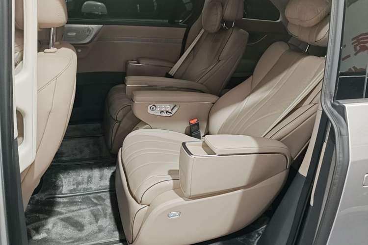 Used XPeng X9 2026 Model—Range-Extended Version 1602 Ultra Left Rear Seat