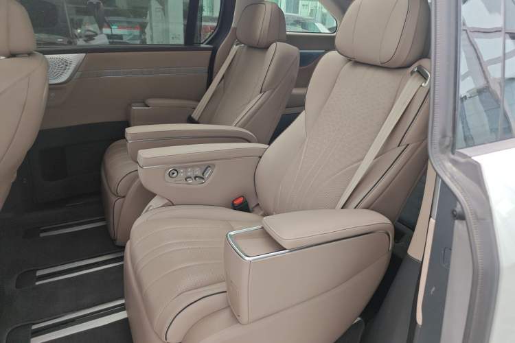 Used XPeng X9 2026 Model—Range-Extended Version 1602 Ultra Left Rear Seat