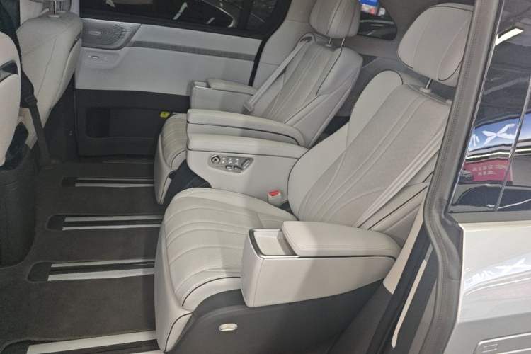 Used XPeng X9 2026 Model—Range-Extended Version 1602 Ultra Left Rear Seat