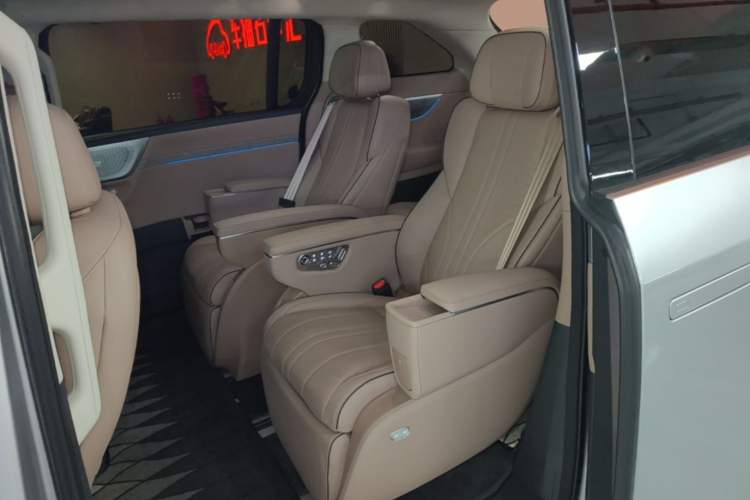 Used XPeng X9 2026 Model—Range-Extended Version 1602 Max Left Rear Seat