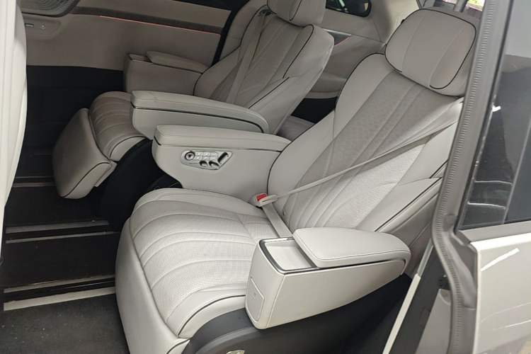 Used XPeng X9 2026 Model—Range-Extended Version 1602 Ultra Left Rear Seat