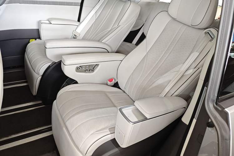 Used XPeng X9 2026 Model—Range-Extended Version 1602 Ultra Left Rear Seat