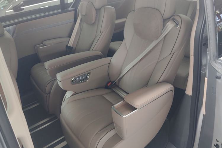 Used XPeng X9 2026 Model—Range-Extended Version 1602 Max Left Rear Seat