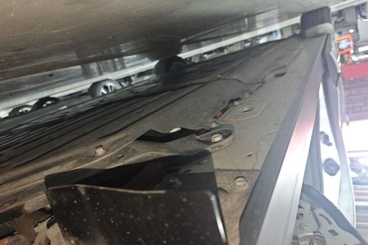Used XPeng X9 2026 Model—Range-Extended Version 1602 Ultra Left Side Sill