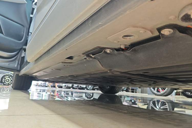 Used XPeng X9 2026 Model—Range-Extended Version 1602 Ultra Left Side Sill