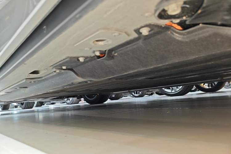 Used XPeng X9 2026 Model—Range-Extended Version 1602 Ultra Left Side Sill