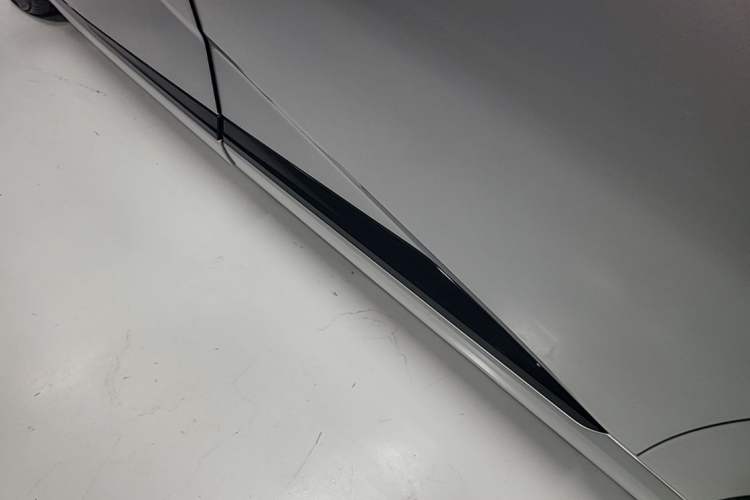 Used XPeng X9 2026 Model—Range-Extended Version 1602 Ultra Left Side Sill