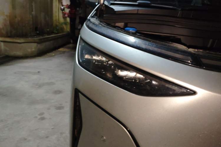 Used XPeng X9 2026 Model—Range-Extended Version 1602 Ultra Right Front Headlight