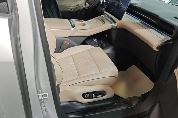 Used XPeng X9 2026 Model—Range-Extended Version 1602 Ultra Right Front Seat