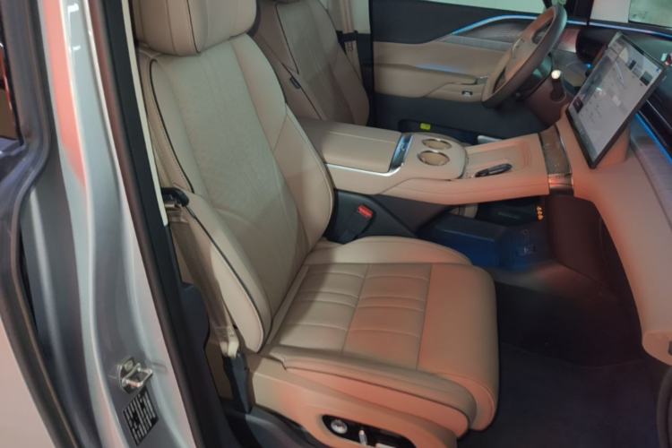 Used XPeng X9 2026 Model—Range-Extended Version 1602 Max Right Front Seat