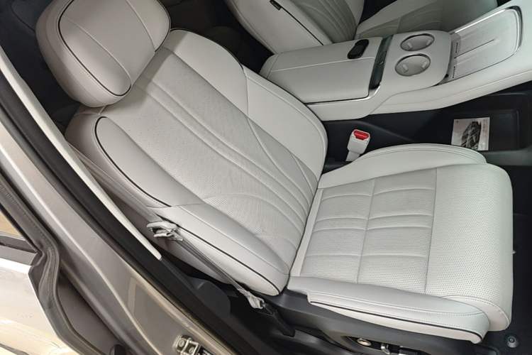 Used XPeng X9 2026 Model—Range-Extended Version 1602 Ultra Right Front Seat
