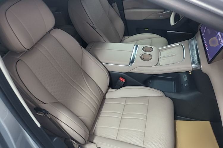 Used XPeng X9 2026 Model—Range-Extended Version 1602 Ultra Right Front Seat