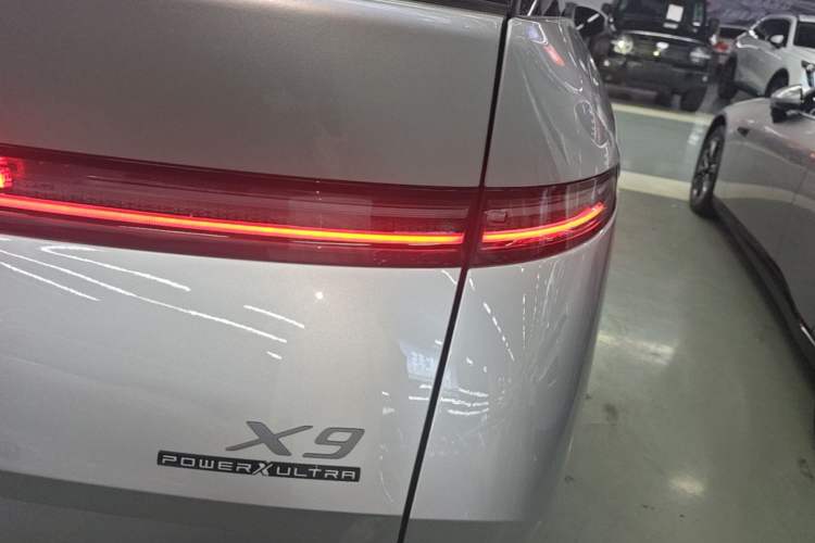 Used XPeng X9 2026 Model—Range-Extended Version 1602 Ultra Right Rear Taillight