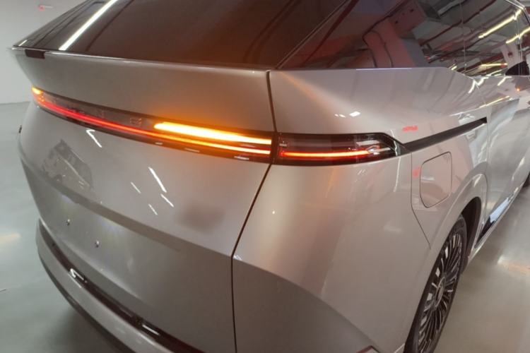 Used XPeng X9 2026 Model—Range-Extended Version 1602 Max Right Rear Taillight