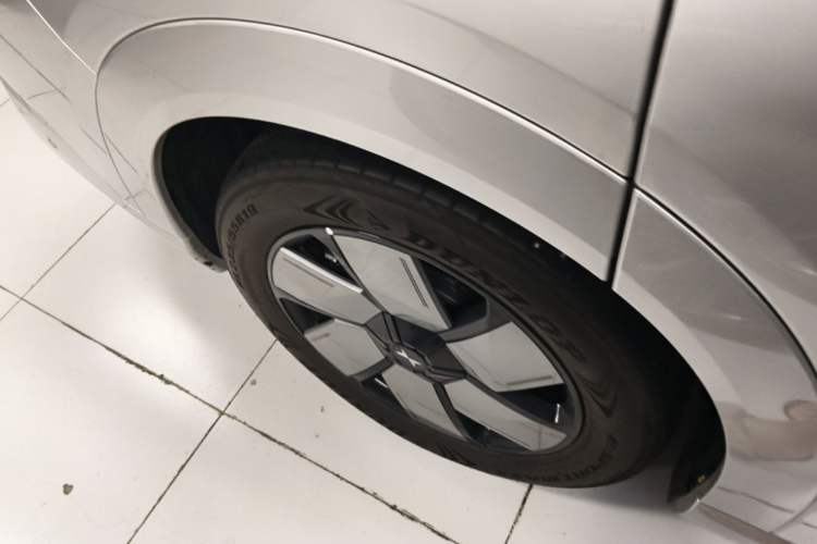 Used XPeng X9 2026 Model—Range-Extended Version 1602 Ultra Right Rear Wheel Hub