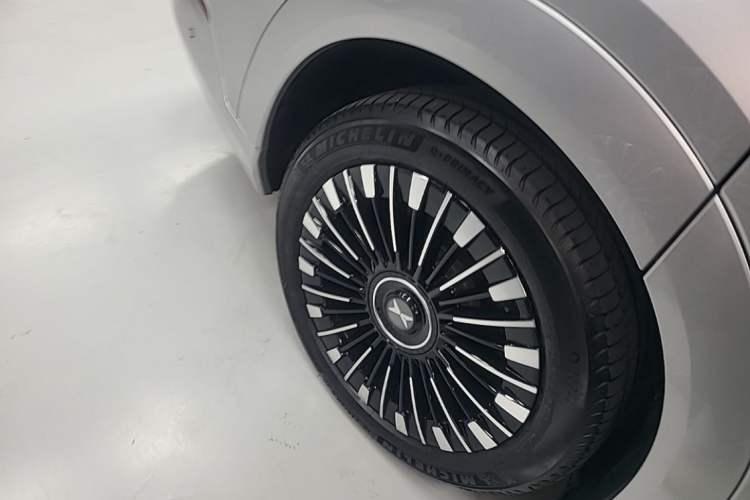 Used XPeng X9 2026 Model—Range-Extended Version 1602 Ultra Right Rear Wheel Hub