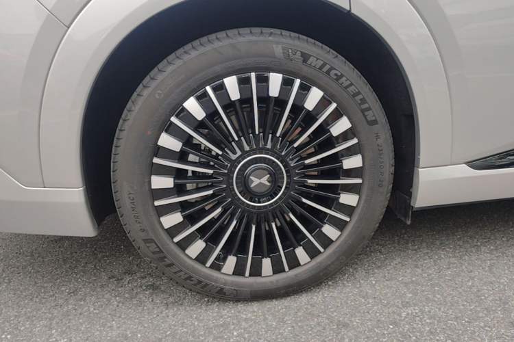 Used XPeng X9 2026 Model—Range-Extended Version 1602 Max Right Rear Wheel Hub