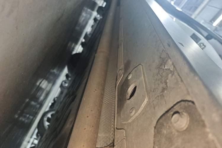 Used XPeng X9 2026 Model—Range-Extended Version 1602 Ultra Right Side Sill