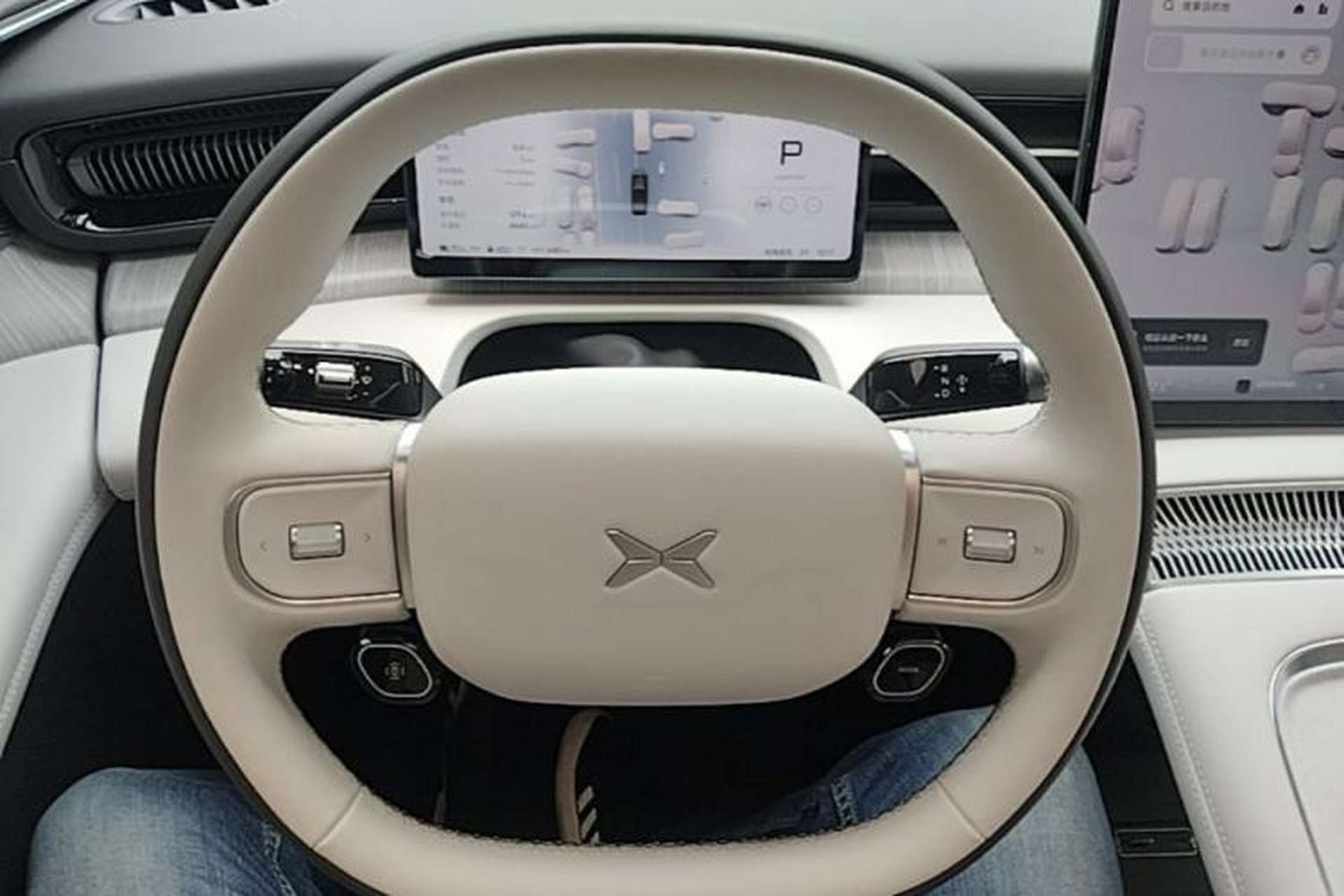 Used XPeng X9 2026 Model—Range-Extended Version 1602 Ultra Steering Wheel