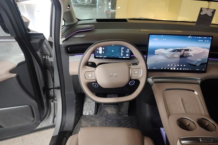 Used XPeng X9 2026 Model—Range-Extended Version 1602 Max Steering Wheel