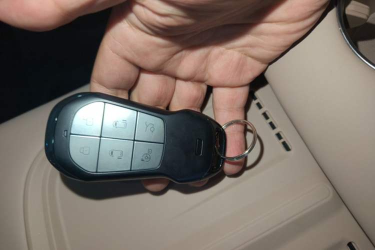 Used XPeng X9 2026 Model—Range-Extended Version 1602 Max Vehicle Key