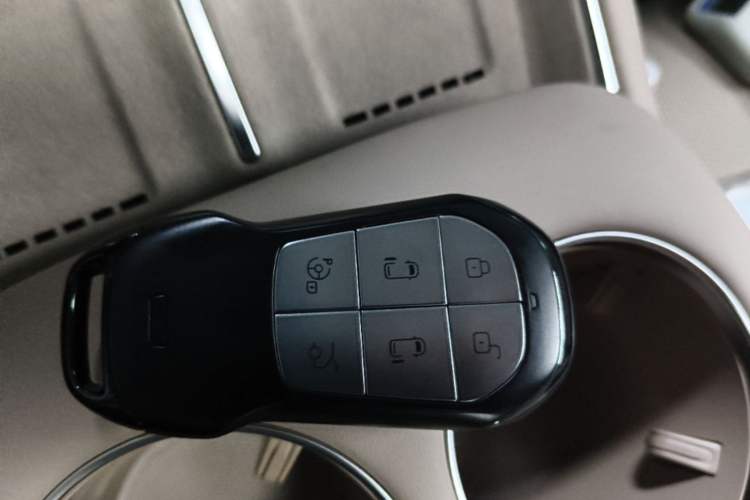 Used XPeng X9 2026 Model—Range-Extended Version 1602 Ultra Vehicle Key