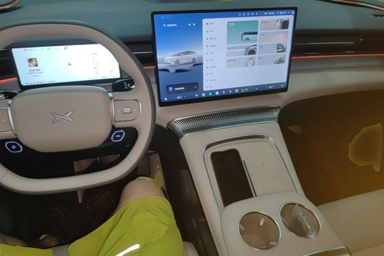 Used XPeng X9 2026 Model—Range-Extended Version 1602 Ultra Center Console