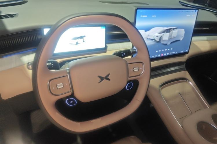 Used XPeng X9 2026 Model—Range-Extended Version 1602 Max Center Console