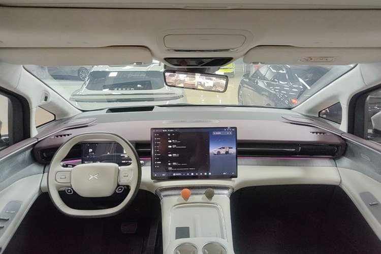 Used XPeng X9 2026 Model—Range-Extended Version 1602 Max Center Console