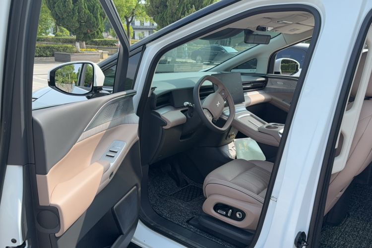 Used XPeng X9 2026 Model—Range-Extended Version 1602 Ultra Driver Seat