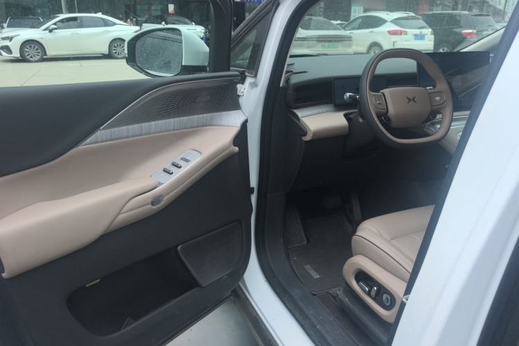 Used XPeng X9 2026 Model—Range-Extended Version 1602 Max Driver Seat