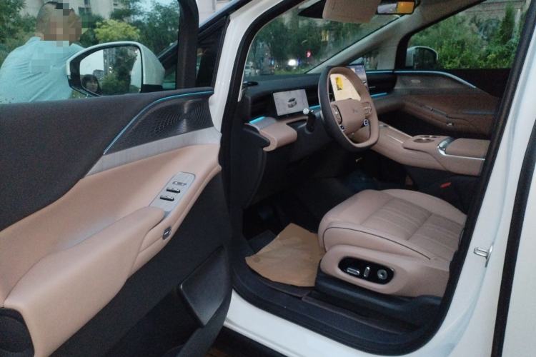 Used XPeng X9 2026 Model—Range-Extended Version 1602 Max Driver Seat