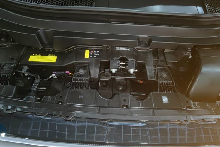 Used XPeng X9 2026 Model—Range-Extended Version 1602 Ultra Engine Bay