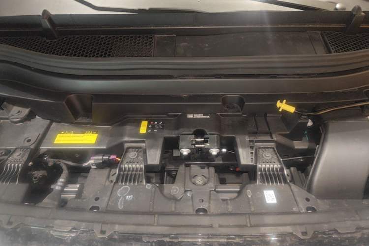 Used XPeng X9 2026 Model—Range-Extended Version 1602 Max Engine Bay