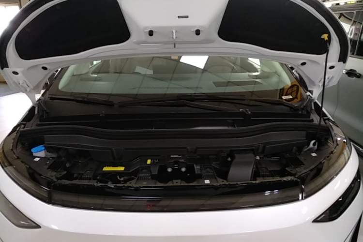 Used XPeng X9 2026 Model—Range-Extended Version 1602 Ultra Engine Bay