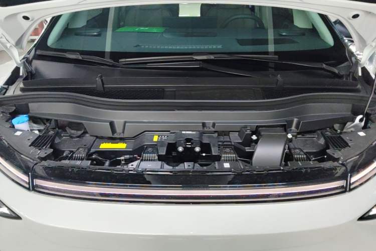 Used XPeng X9 2026 Model—Range-Extended Version 1602 Ultra Engine Bay